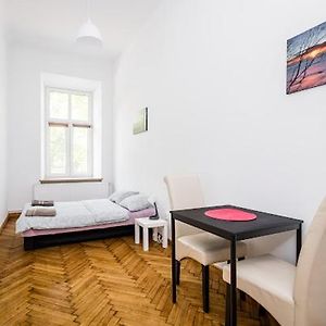 Kleine Kamer met een King Size Bed